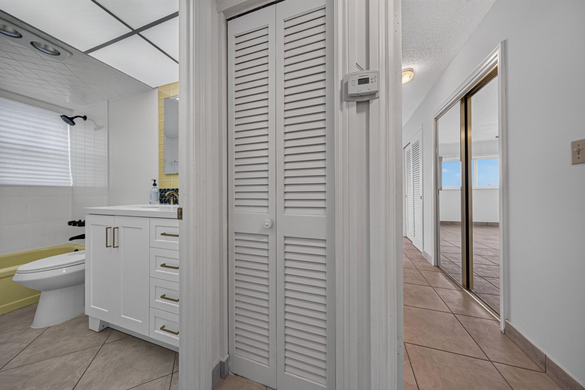 610 NE 12th Avenue, Unit 601, Hallandale Beach, FL 33009 Photo