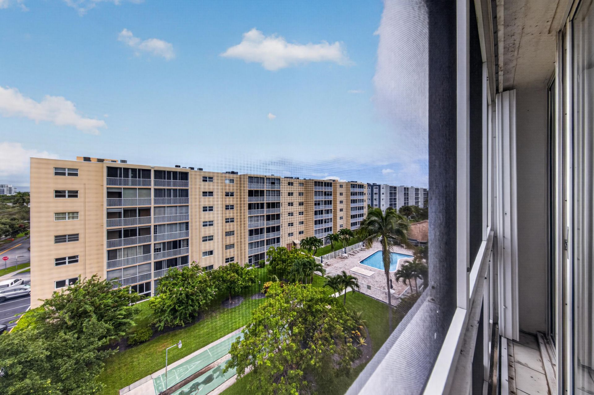 610 NE 12th Avenue, Unit 601, Hallandale Beach, FL 33009 Photo