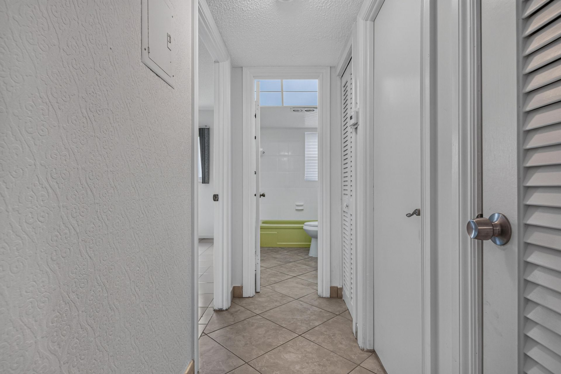 610 NE 12th Avenue, Unit 601, Hallandale Beach, FL 33009 Photo