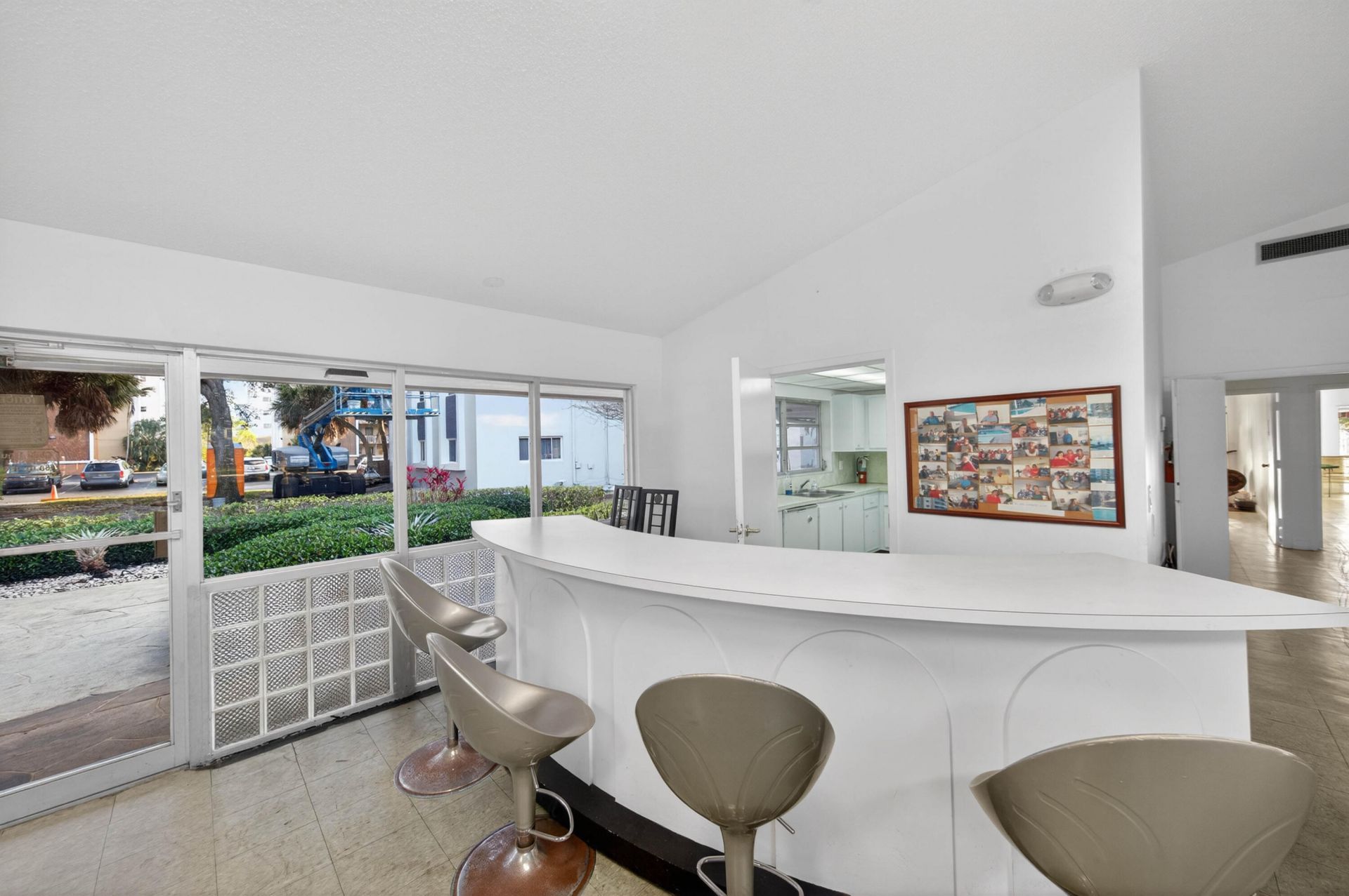 610 NE 12th Avenue, Unit 601, Hallandale Beach, FL 33009 Photo