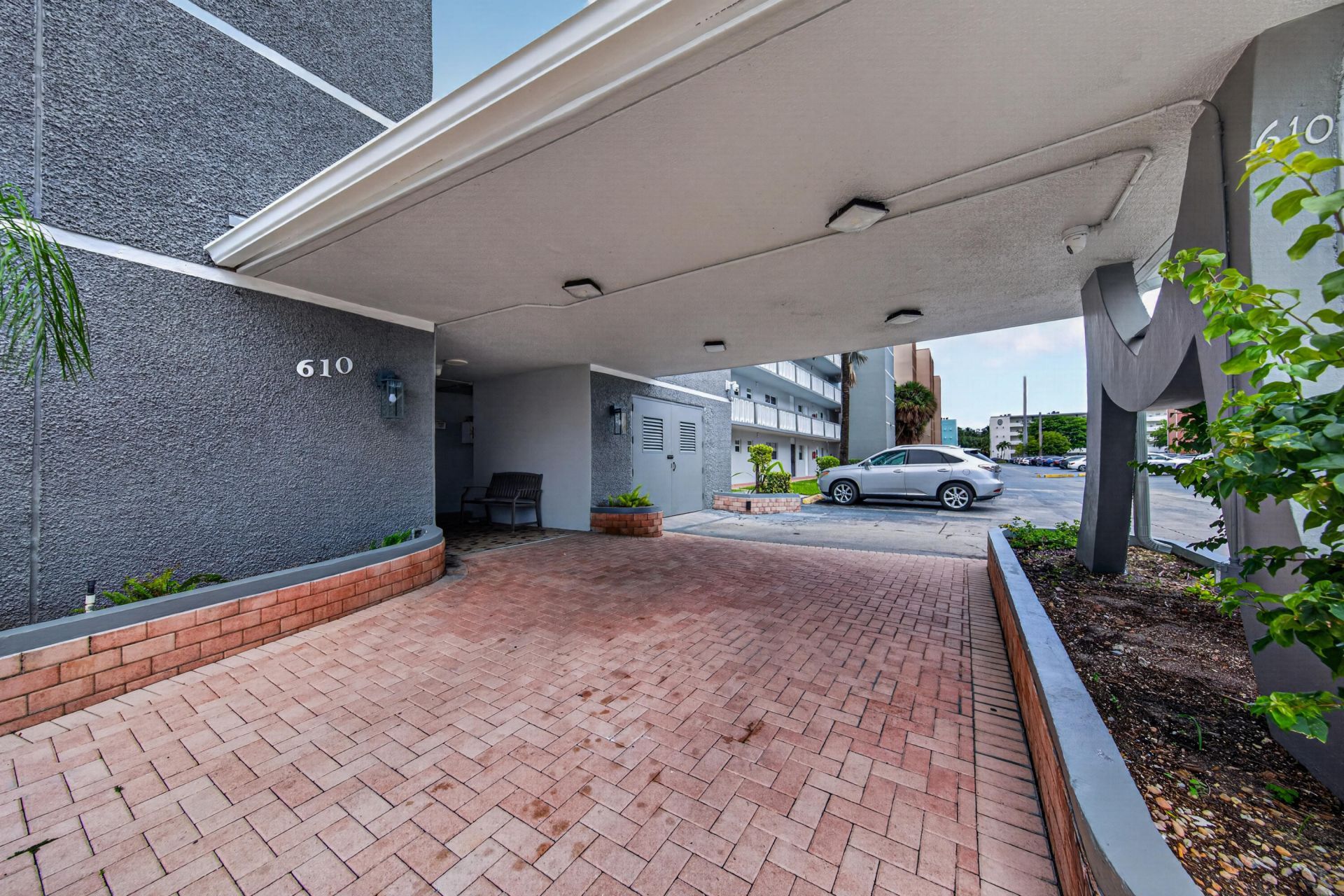 610 NE 12th Avenue, Unit 601, Hallandale Beach, FL 33009 Photo