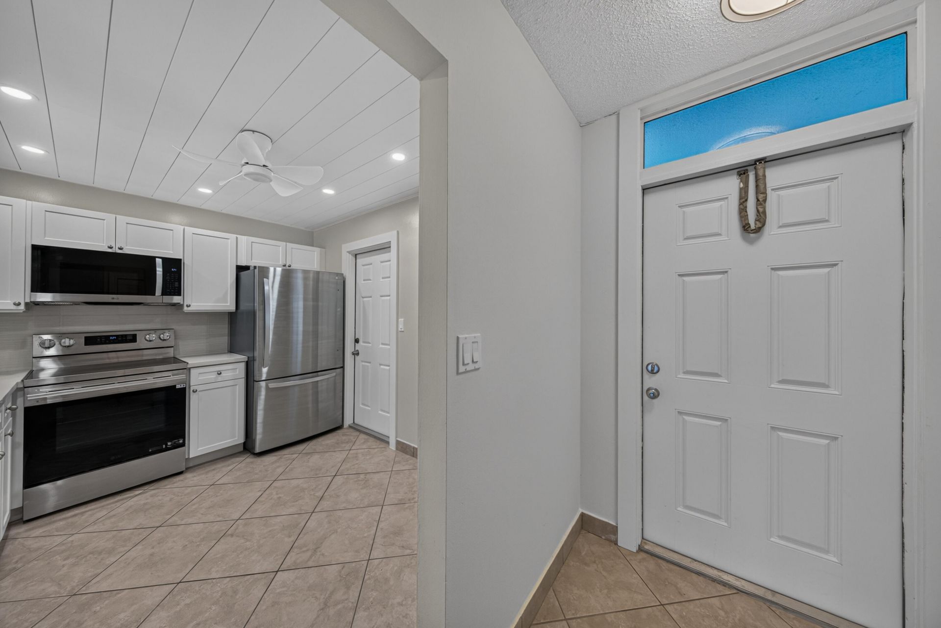 610 NE 12th Avenue, Unit 601, Hallandale Beach, FL 33009 Photo