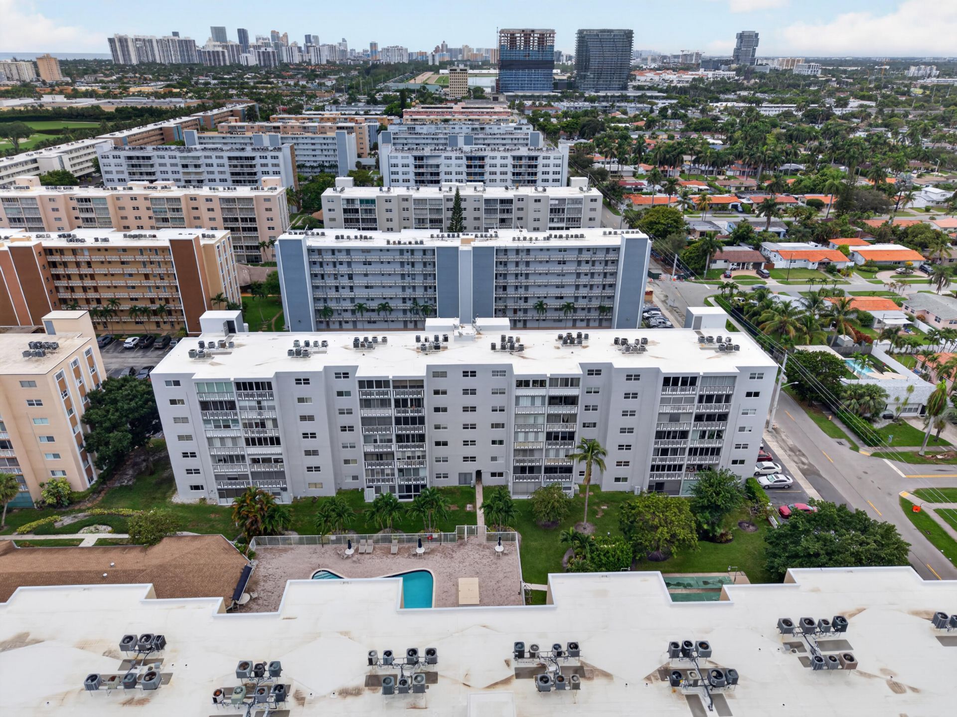610 NE 12th Avenue, Unit 601, Hallandale Beach, FL 33009 Photo