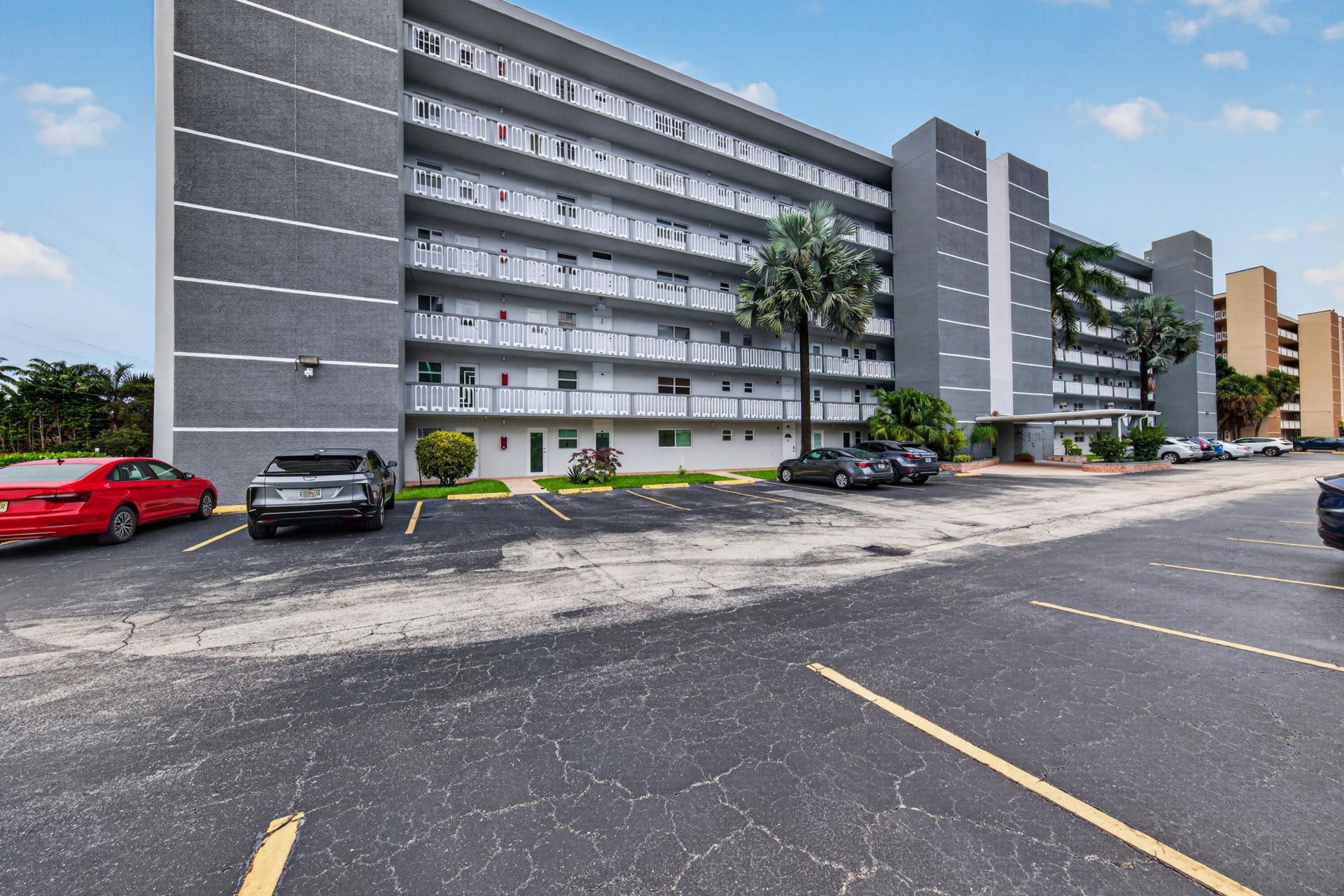 610 NE 12th Avenue, Unit 601, Hallandale Beach, FL 33009 Photo