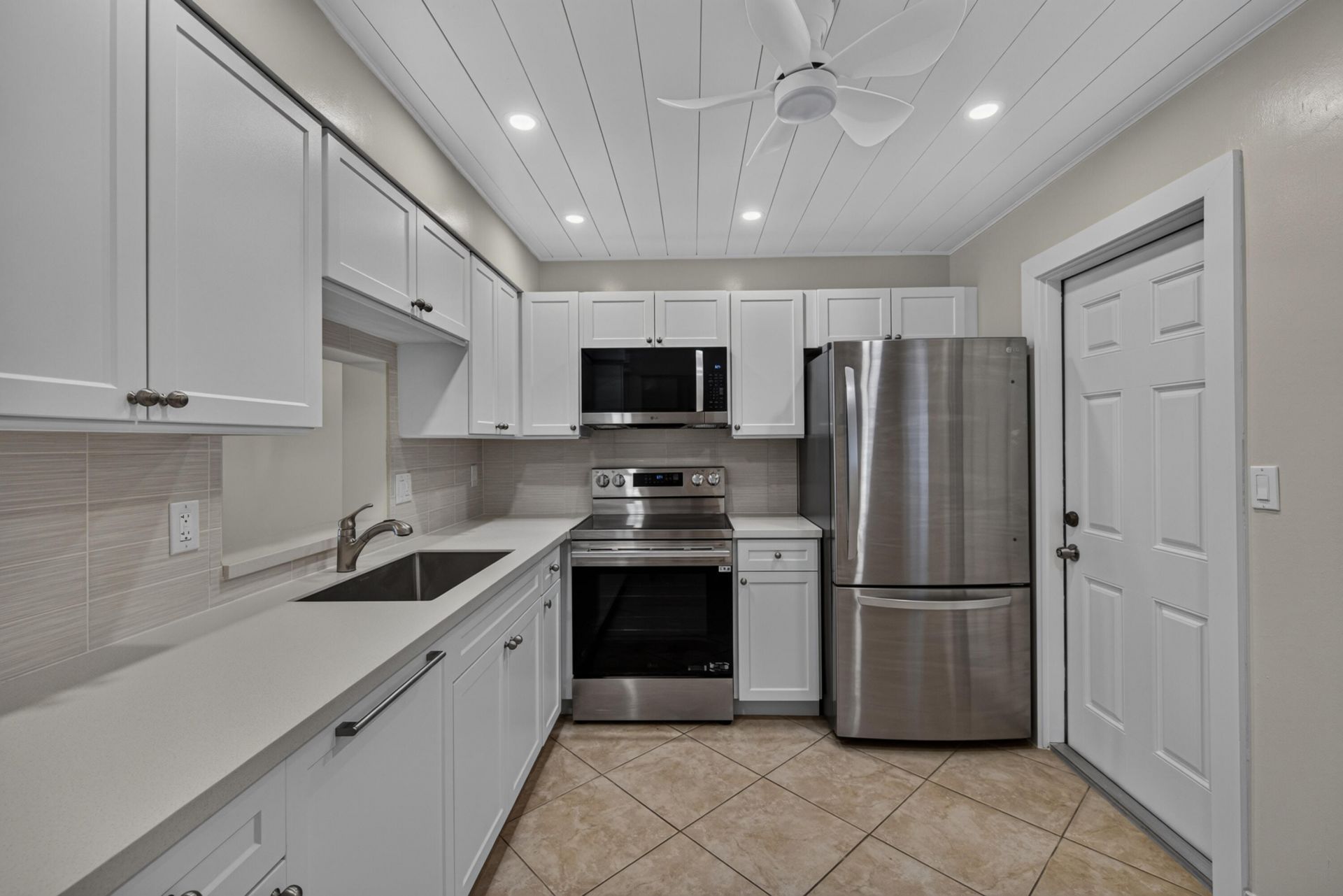 610 NE 12th Avenue, Unit 601, Hallandale Beach, FL 33009 Photo