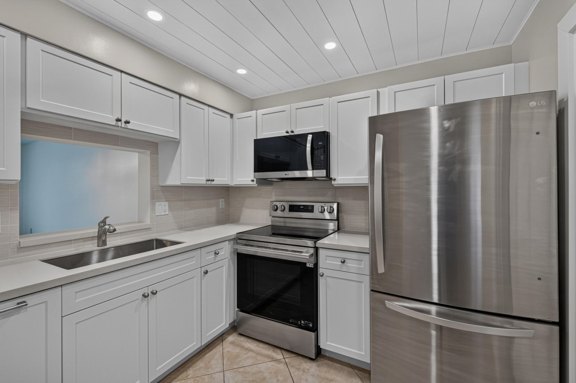 610 NE 12th Avenue, Unit 601, Hallandale Beach, FL 33009 Photo