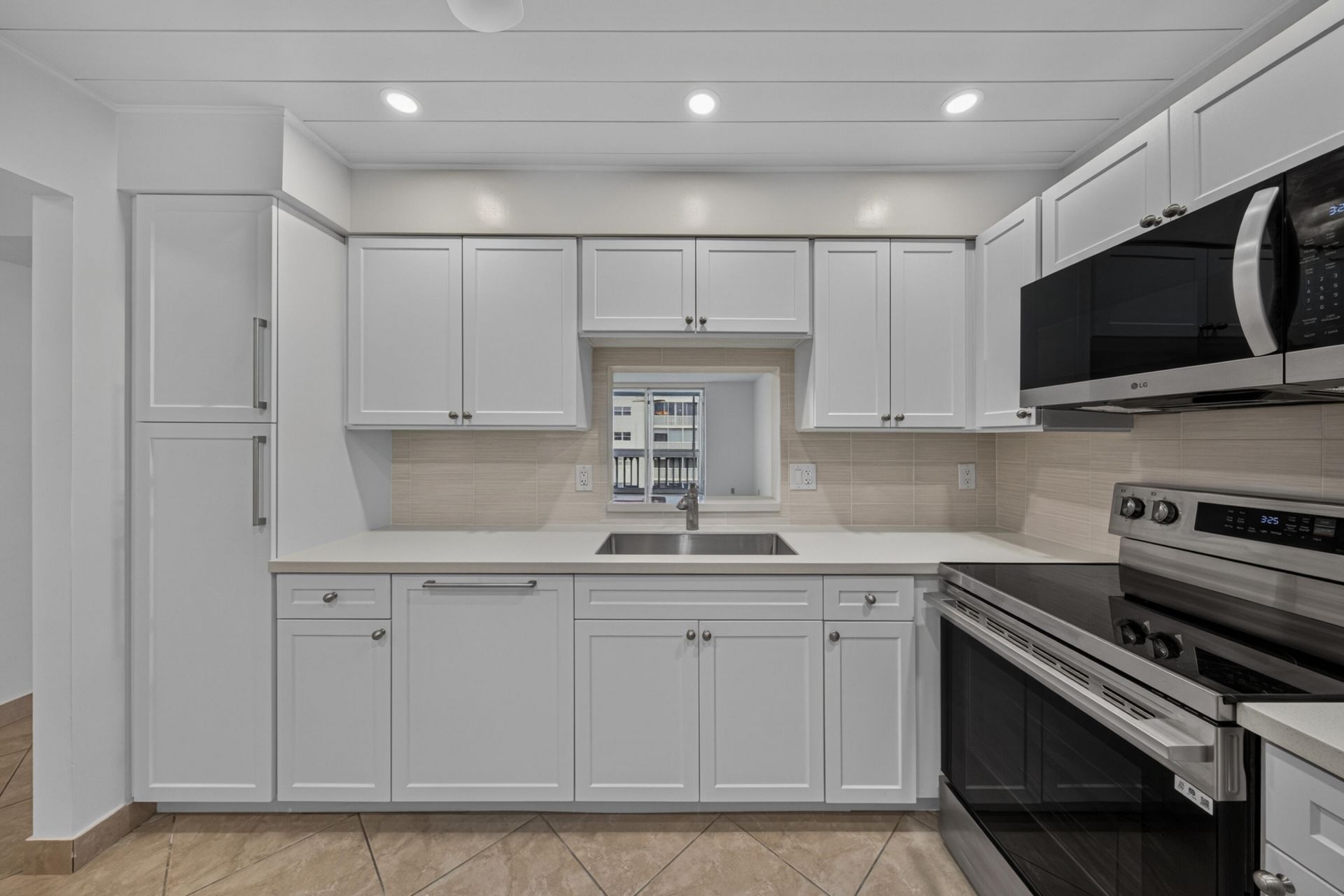 610 NE 12th Avenue, Unit 601, Hallandale Beach, FL 33009 Photo
