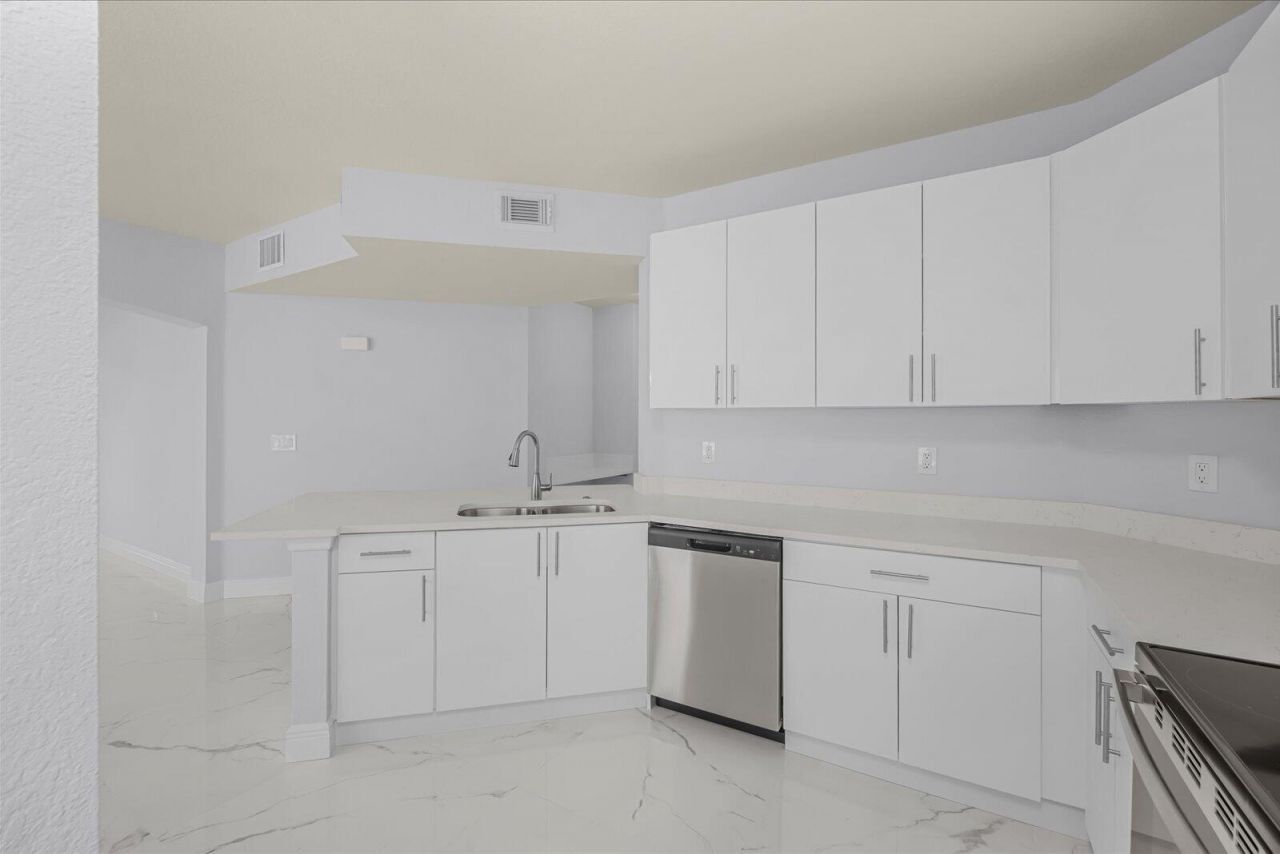 128 SW Peacock Boulevard, Unit 15-101, Port Saint Lucie, FL 34986 Photo