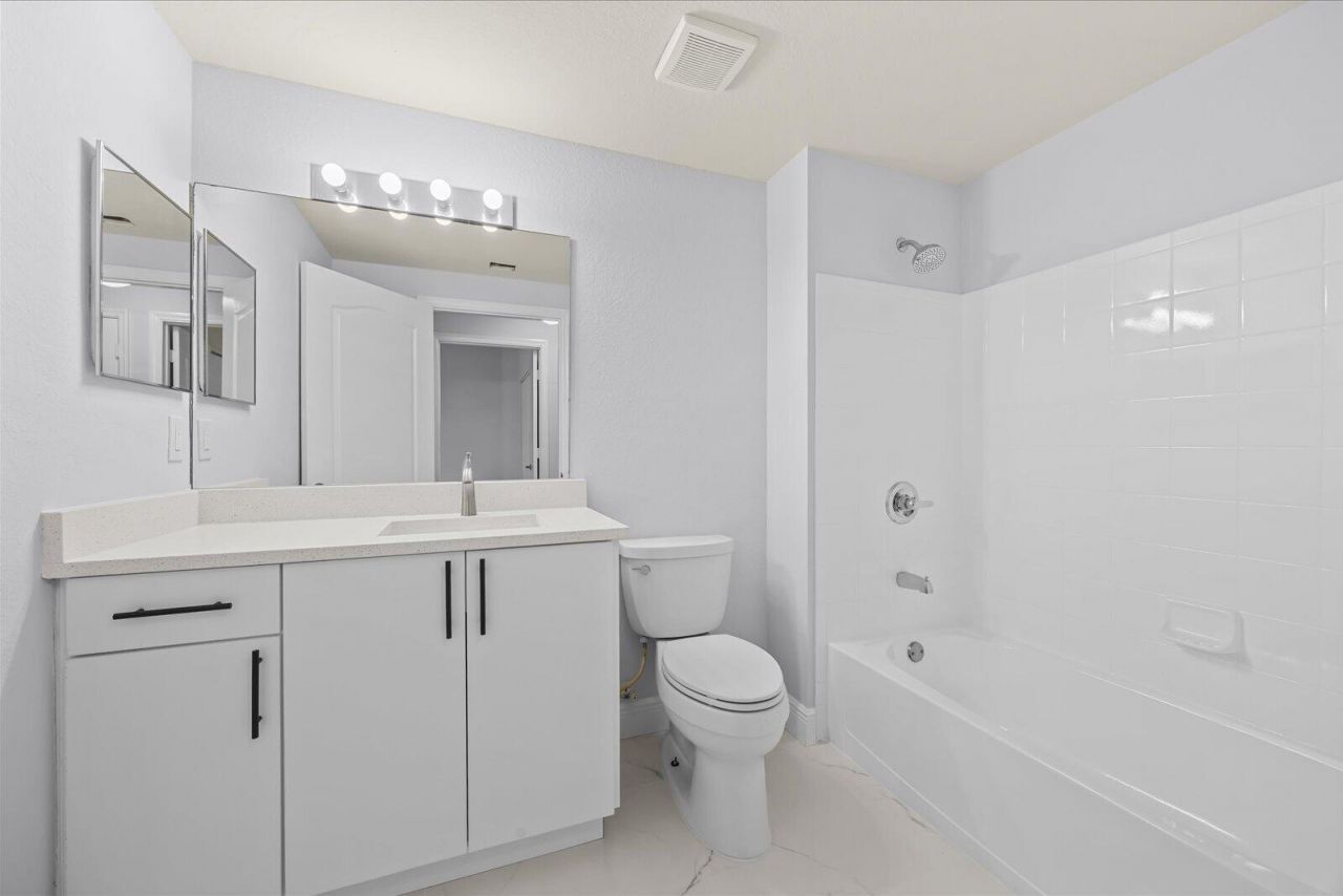 128 SW Peacock Boulevard, Unit 15-101, Port Saint Lucie, FL 34986 Photo