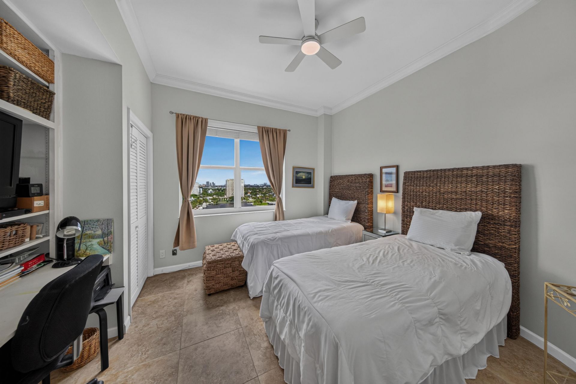 1 Las Olas Circle, Unit 1507, Fort Lauderdale, FL 33316 Photo