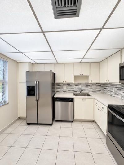 3800 Oaks Clubhouse Drive, Unit 211, Pompano Beach, FL 33069 Photo