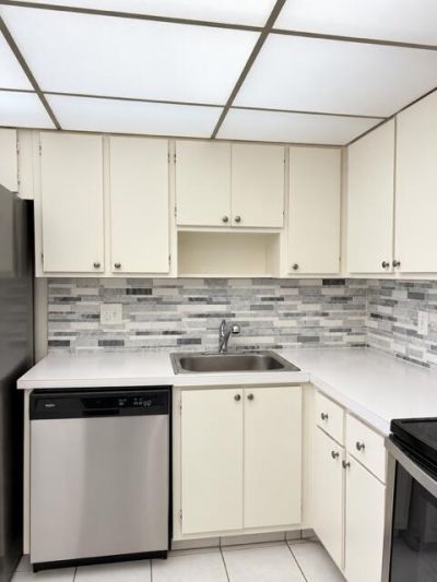 3800 Oaks Clubhouse Drive, Unit 211, Pompano Beach, FL 33069 Photo