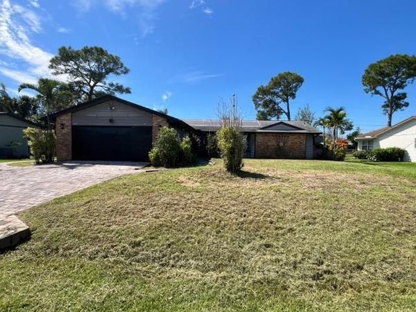 2562 SE Petit Lane, Port St. Lucie, FL 34952