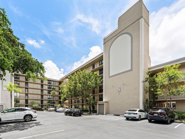 8 N ROYAL PALM Way, Unit 6040, Boca Raton, FL 33432