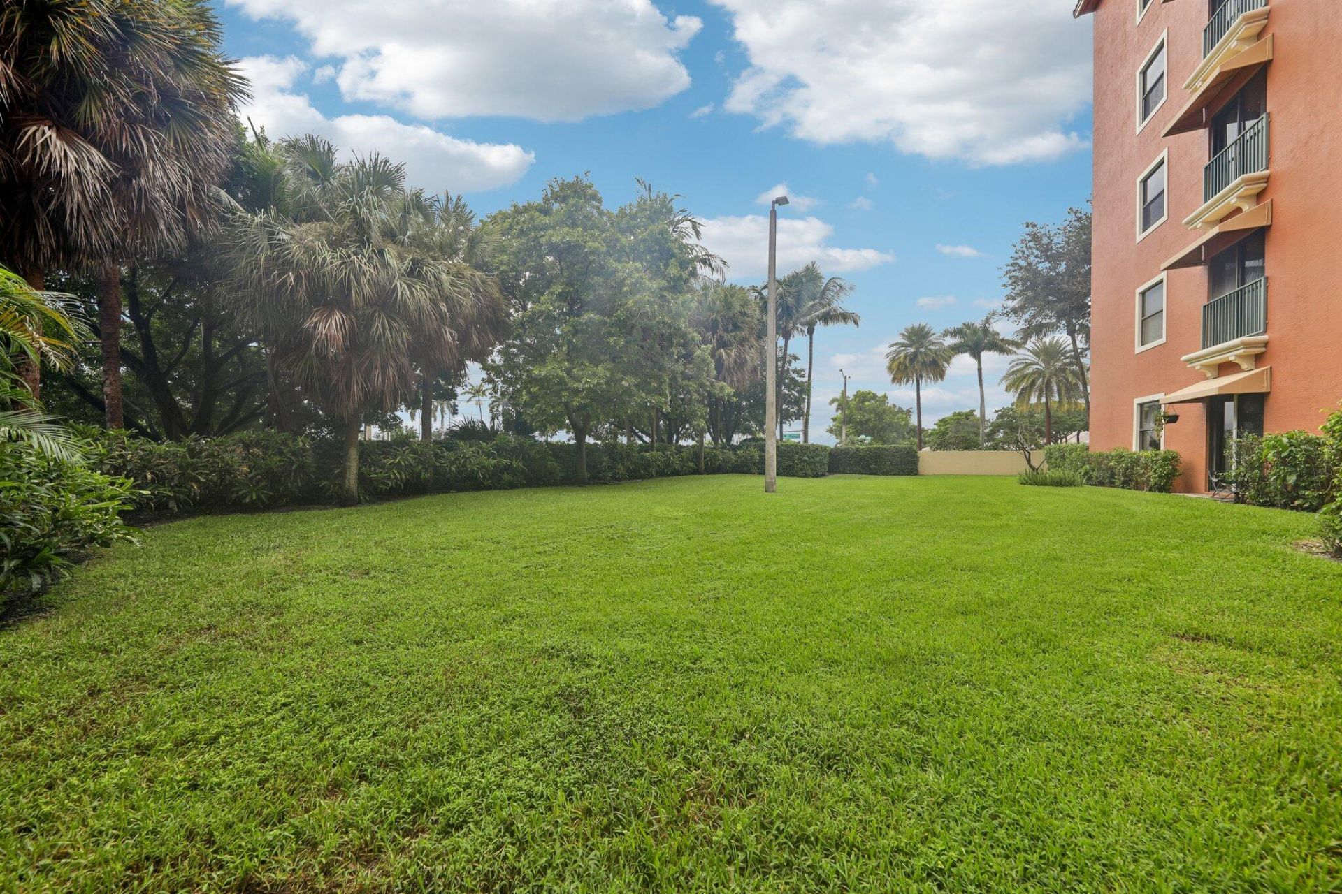 1620 Presidential Way, Unit 310, West Palm Beach, FL 33401 Photo