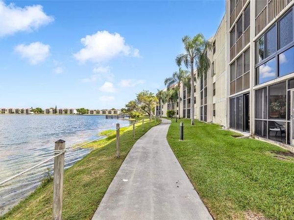 118 Lake Emerald Drive, Unit 103, Oakland Park, FL 33309