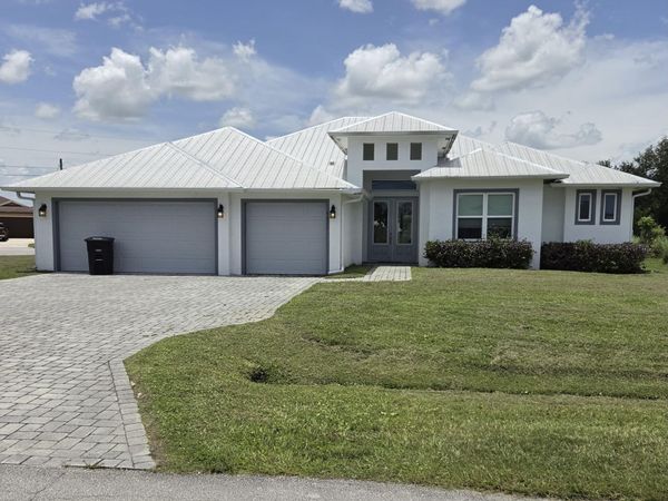 5231 NW IREDELL Street, Port St. Lucie, FL 34986