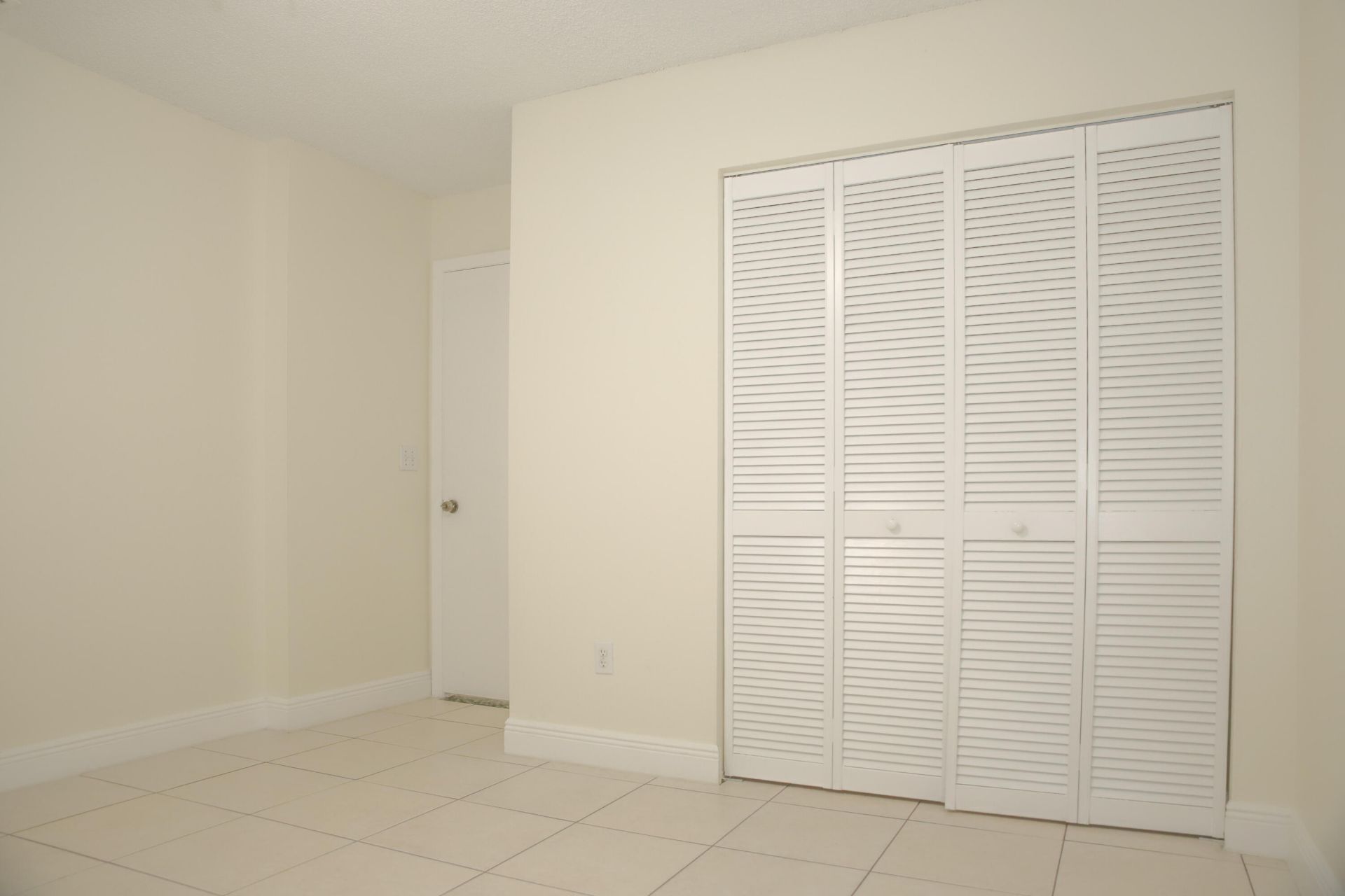 2007 W Lakeview Drive W, Royal Palm Beach, FL 33411 Photo