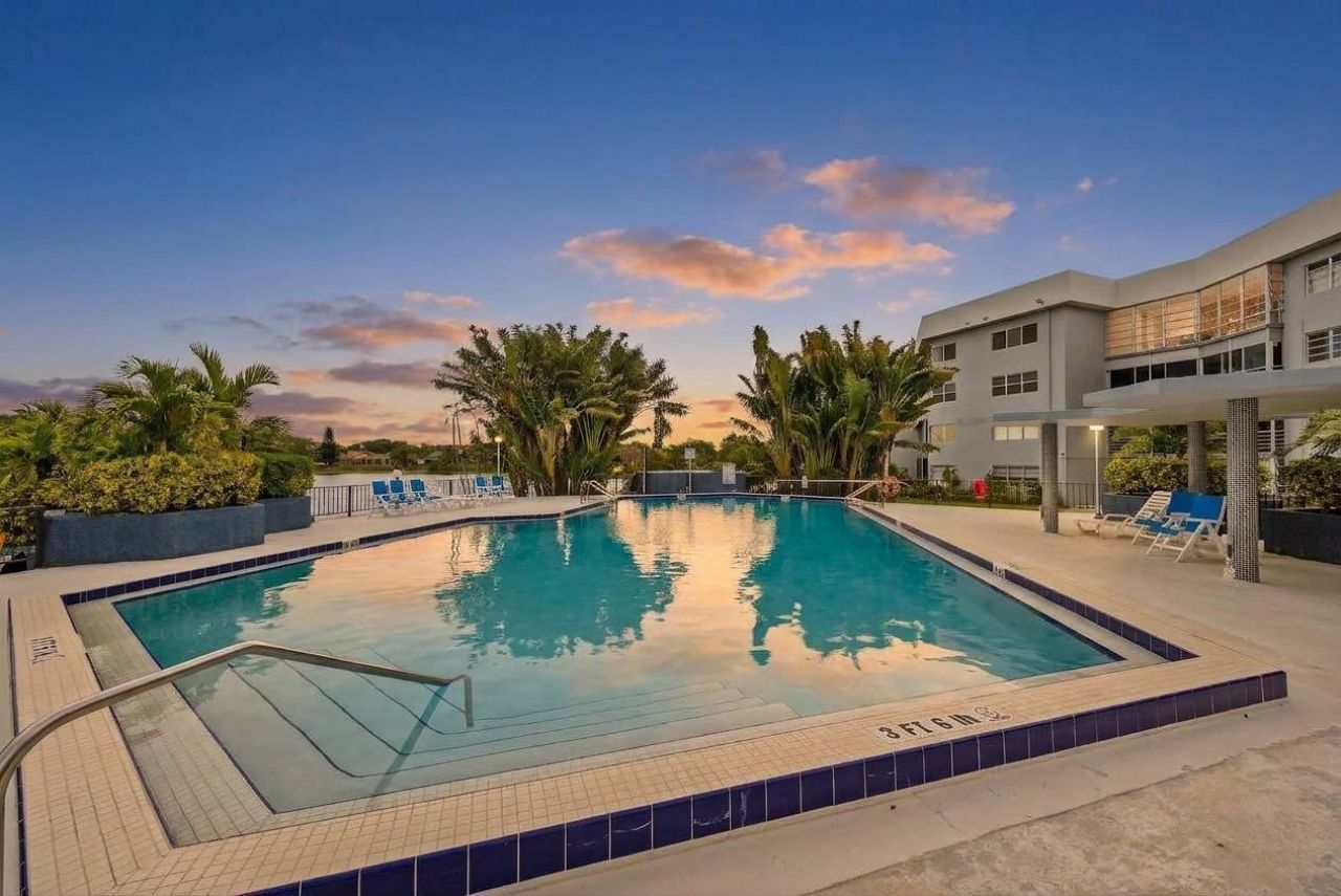 877 NE 195th Street, Unit 422, Miami, FL 33179 Photo