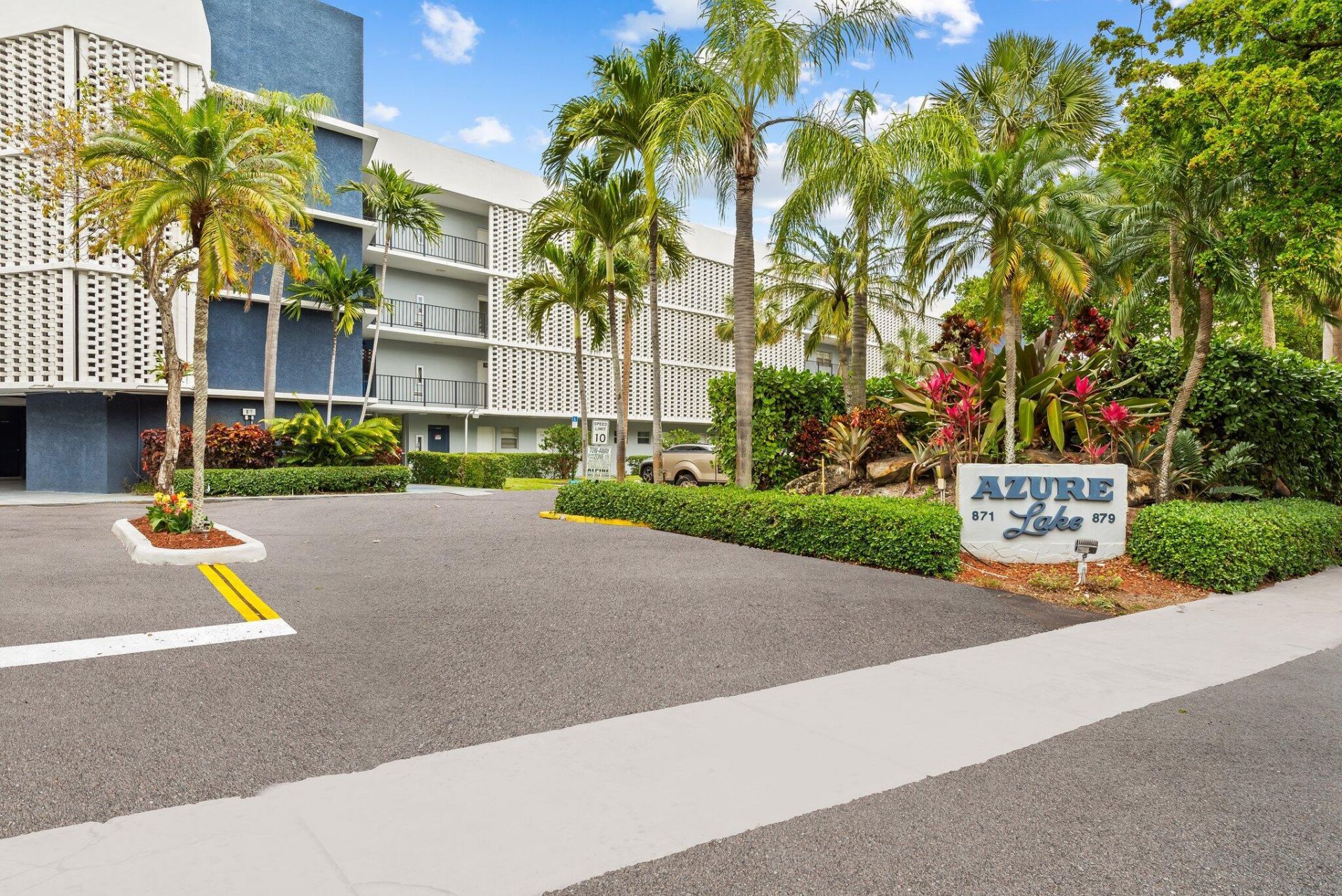 877 NE 195th Street, Unit 422, Miami, FL 33179 Photo