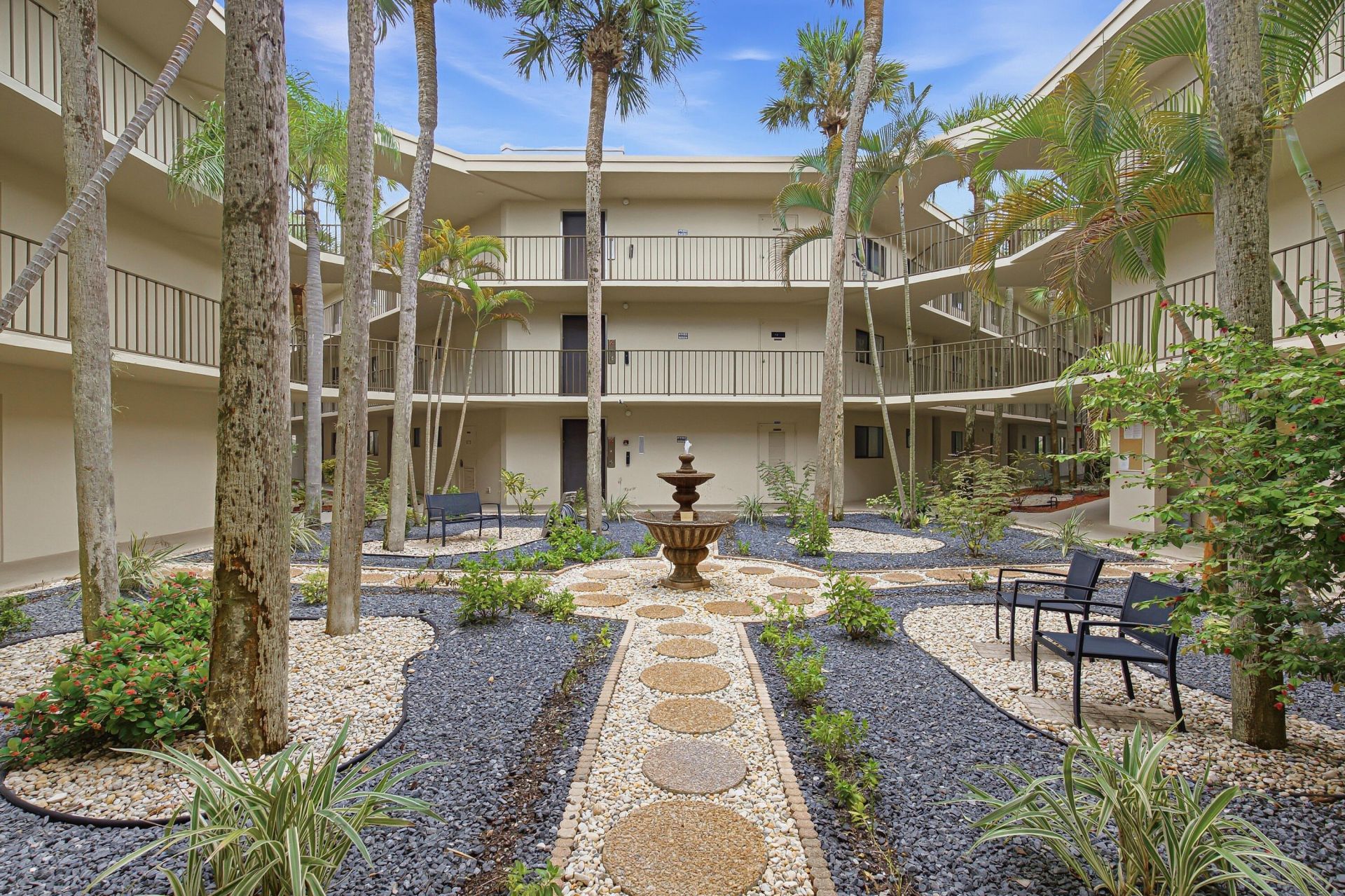 5340 Las Verdes Circle, Unit 202, Delray Beach, FL 33484 Photo