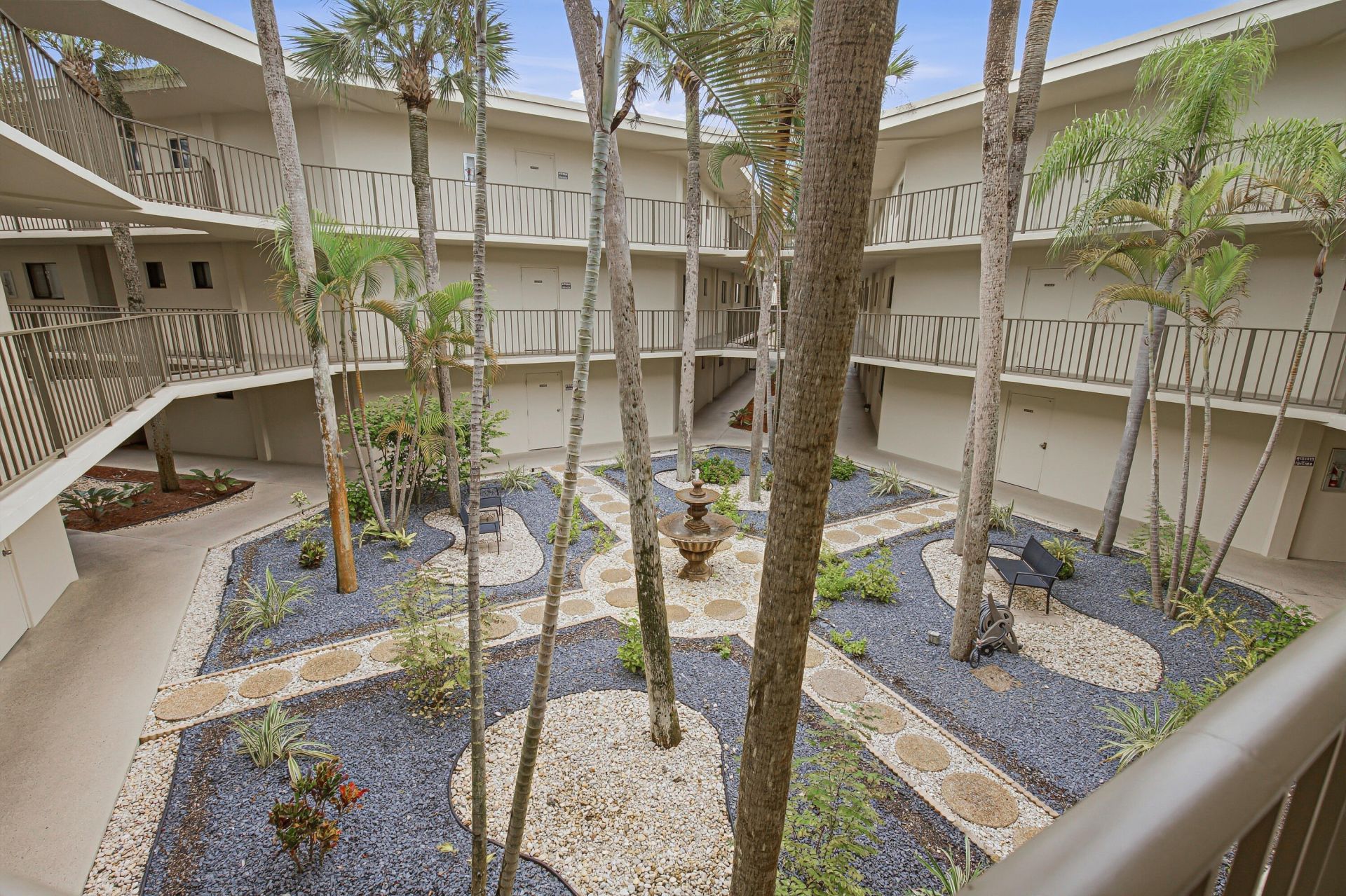 5340 Las Verdes Circle, Unit 202, Delray Beach, FL 33484 Photo
