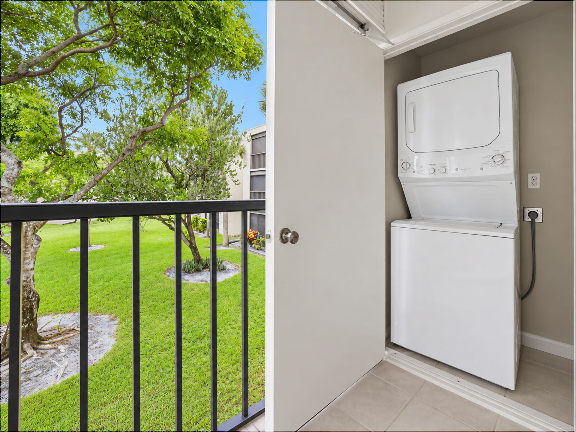 5340 Las Verdes Circle, Unit 202, Delray Beach, FL 33484 Photo