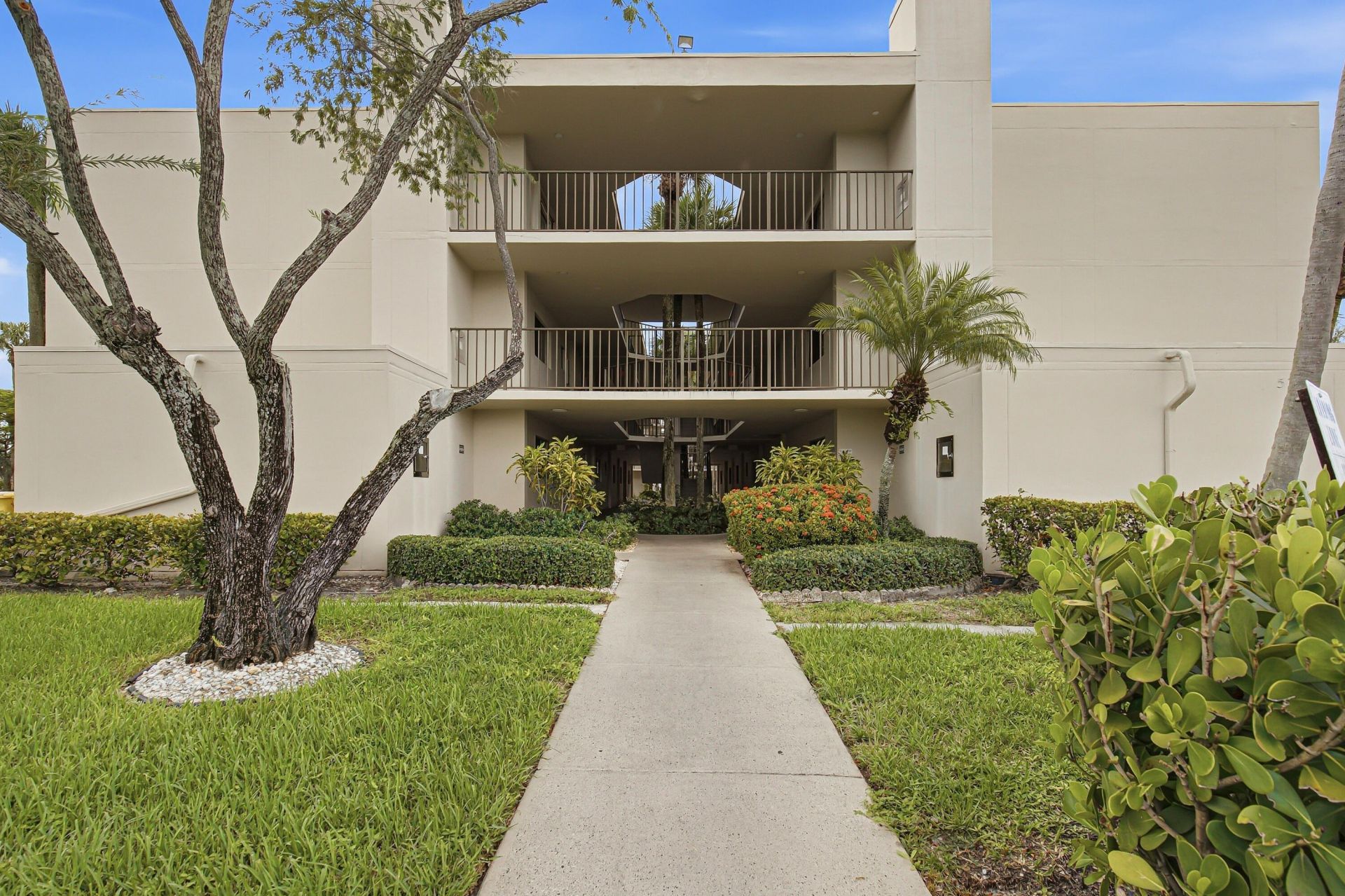 5340 Las Verdes Circle, Unit 202, Delray Beach, FL 33484 Photo
