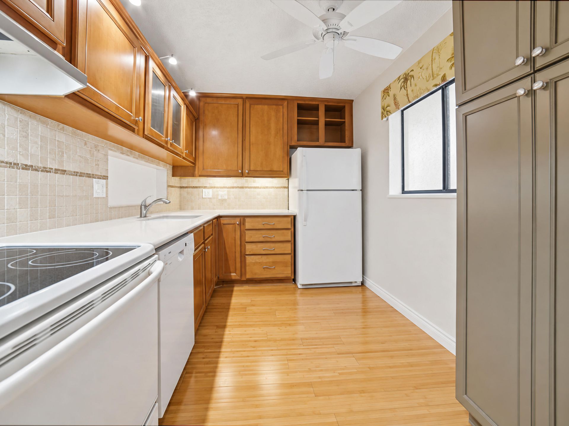 5340 Las Verdes Circle, Unit 202, Delray Beach, FL 33484 Photo