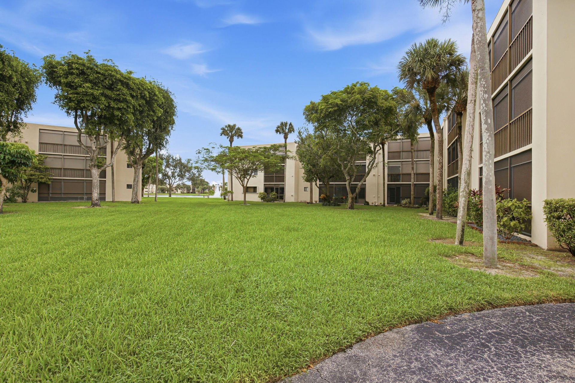 5340 Las Verdes Circle, Unit 202, Delray Beach, FL 33484 Photo