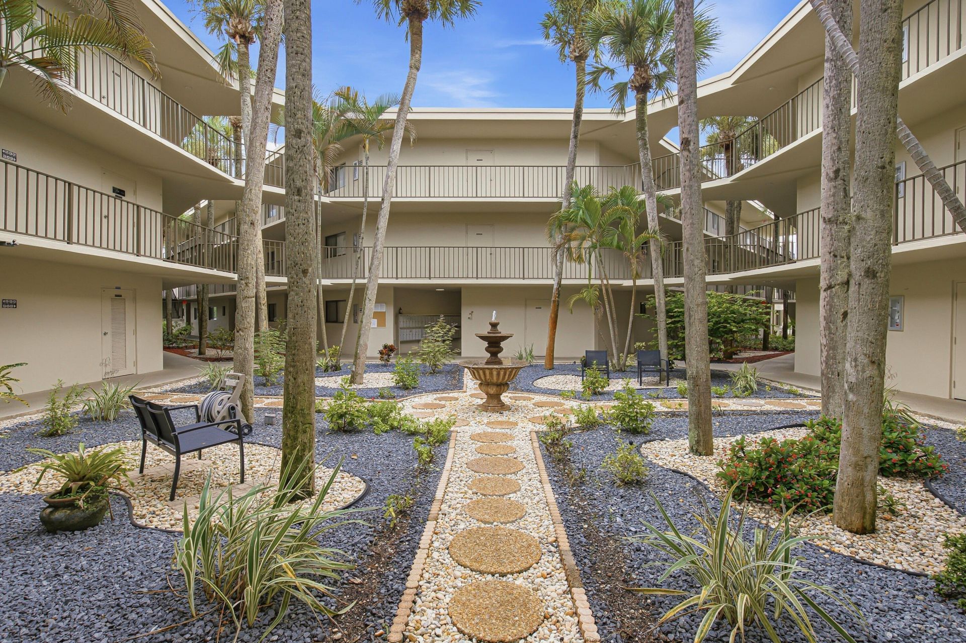 5340 Las Verdes Circle, Unit 202, Delray Beach, FL 33484 Photo