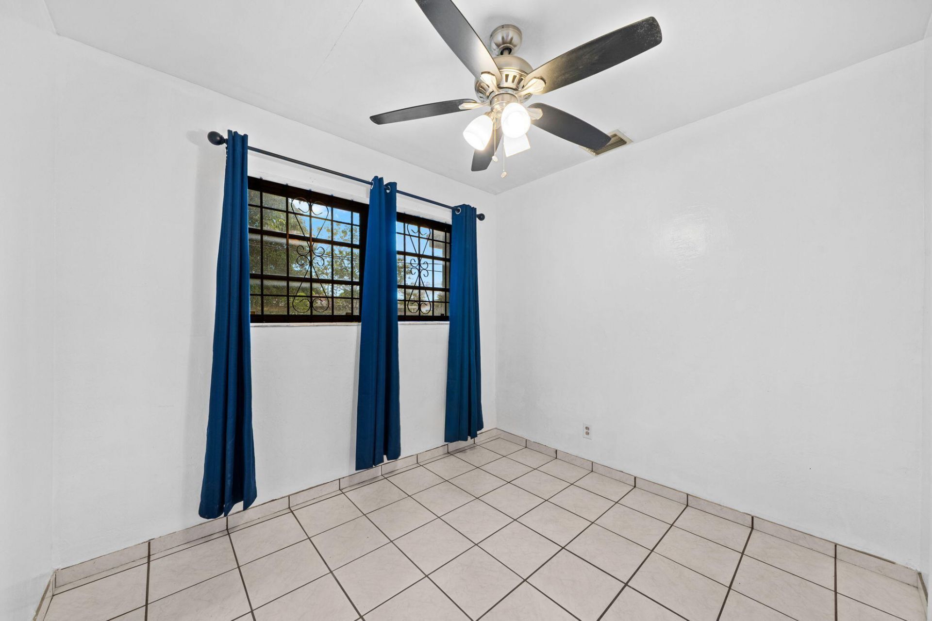 3850 NW 169th Terrace, Miami Gardens, FL 33056 Photo