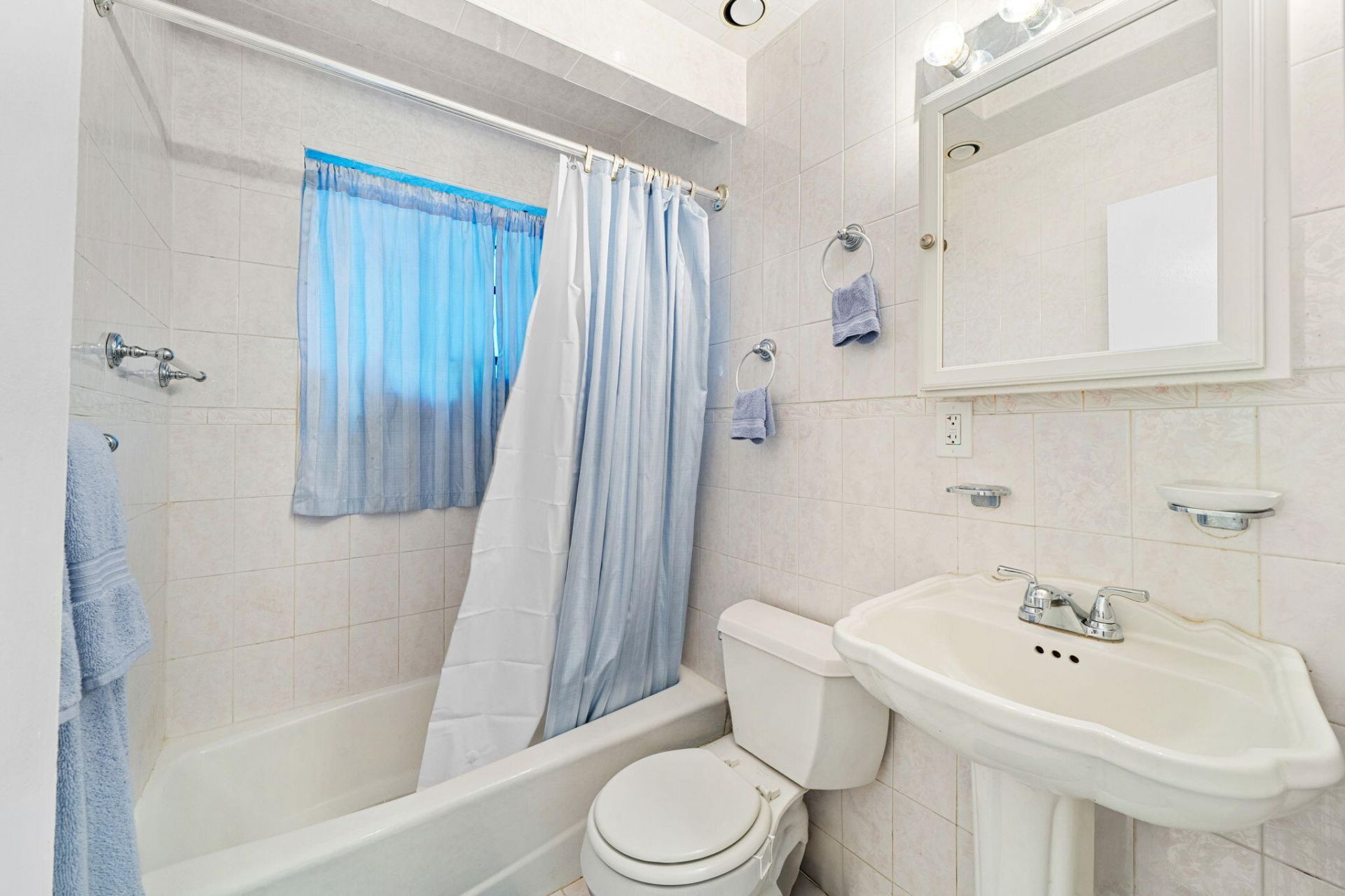 3850 NW 169th Terrace, Miami Gardens, FL 33056 Photo