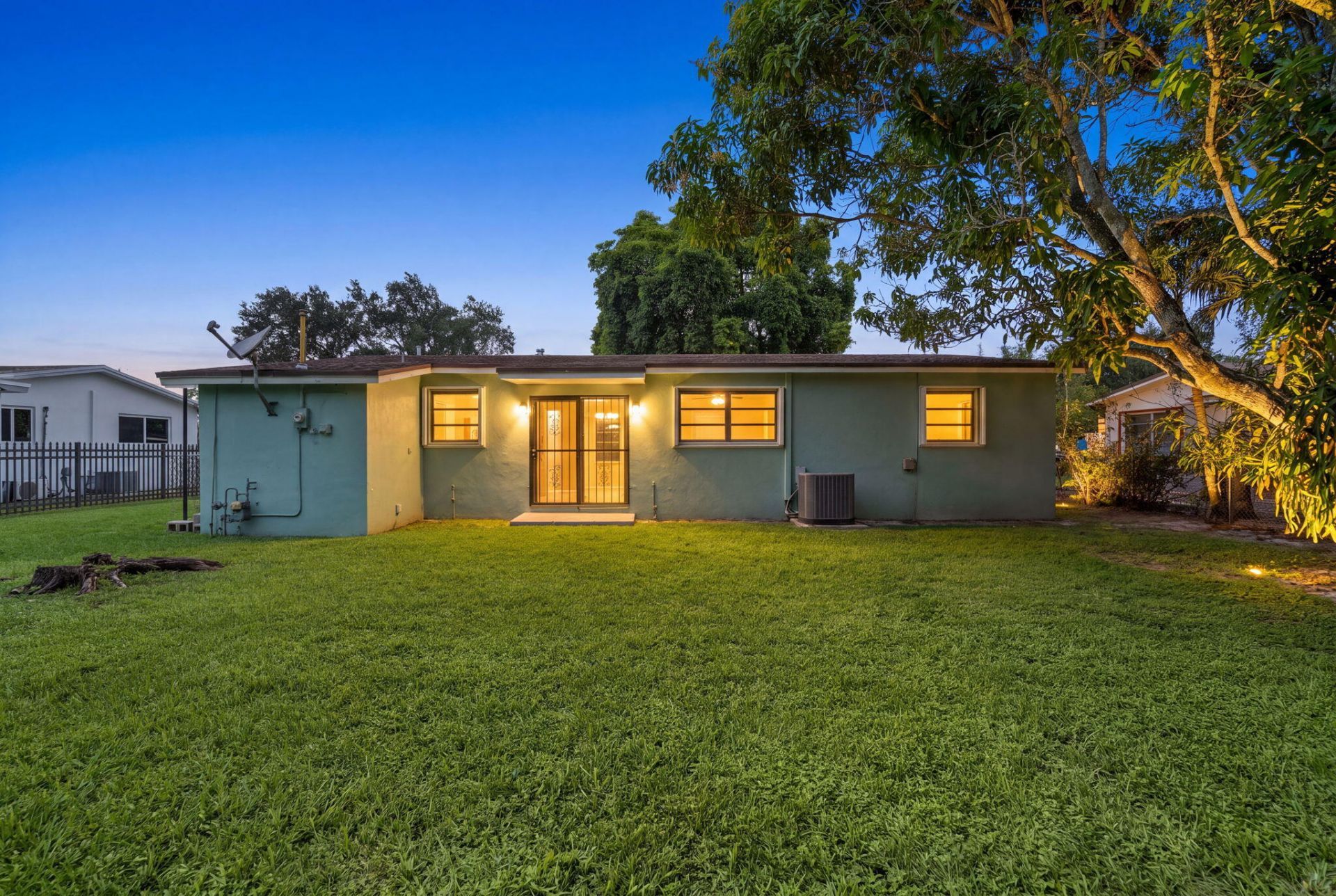 3850 NW 169th Terrace, Miami Gardens, FL 33056 Photo