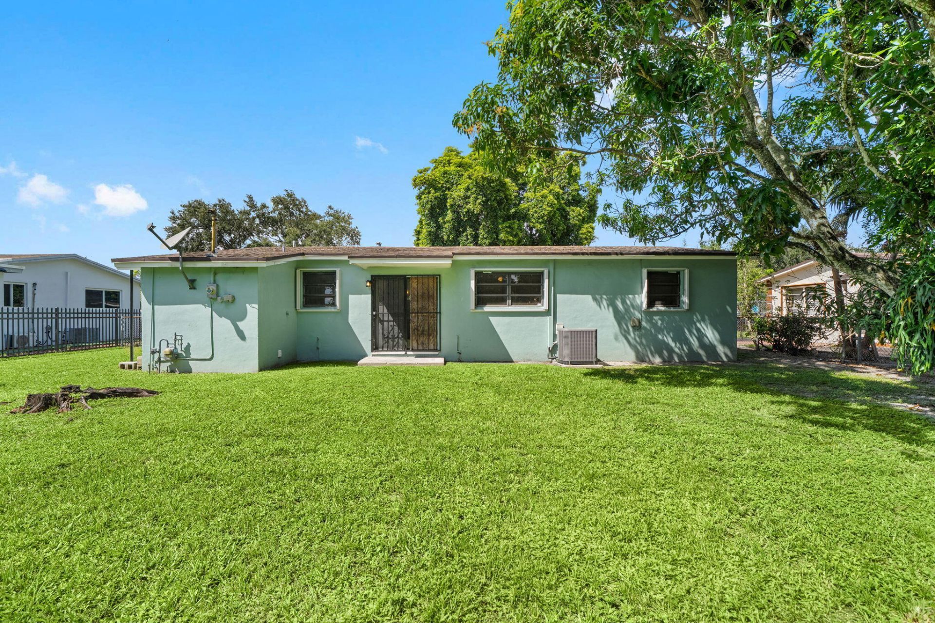 3850 NW 169th Terrace, Miami Gardens, FL 33056 Photo