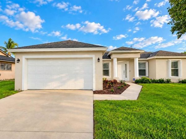 326 SE STARFISH Avenue, Port St. Lucie, FL 34983