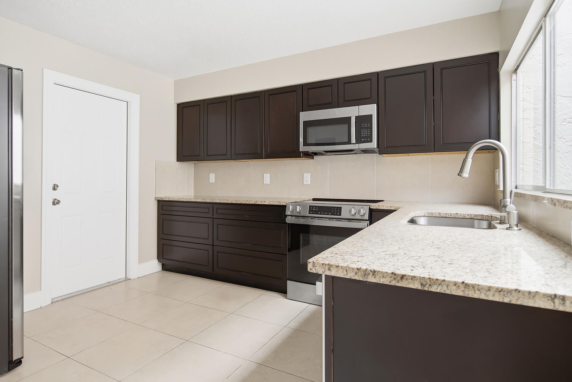581 NW 47th Avenue, Delray Beach, FL 33445 Photo