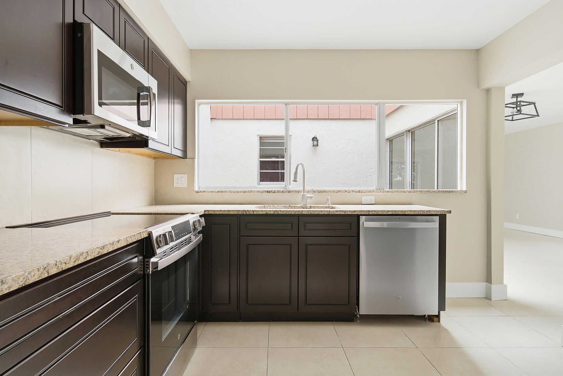 581 NW 47th Avenue, Delray Beach, FL 33445 Photo