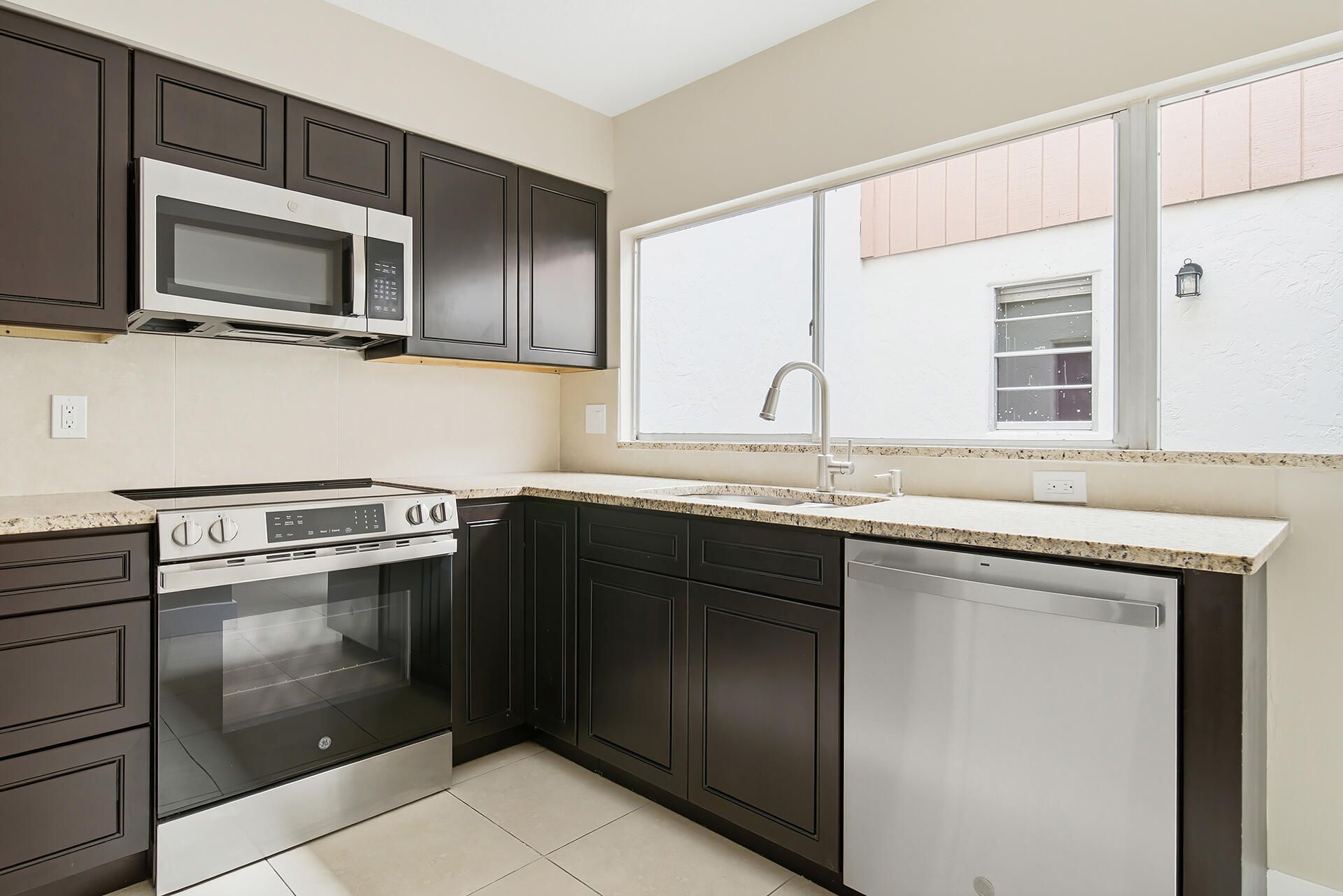 581 NW 47th Avenue, Delray Beach, FL 33445 Photo