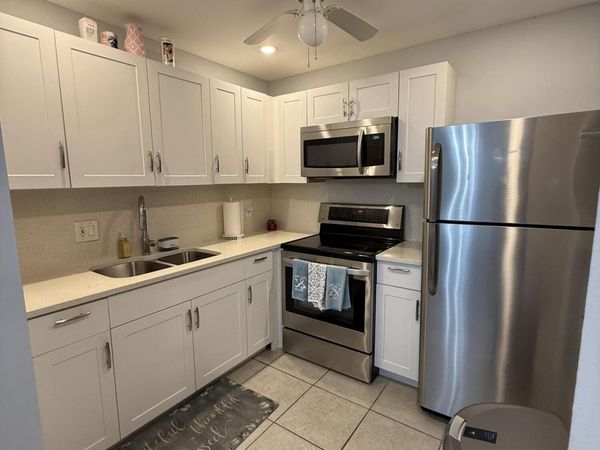 200 VILLAGE GREEN E, Unit 218, Palm Springs, FL 33461
