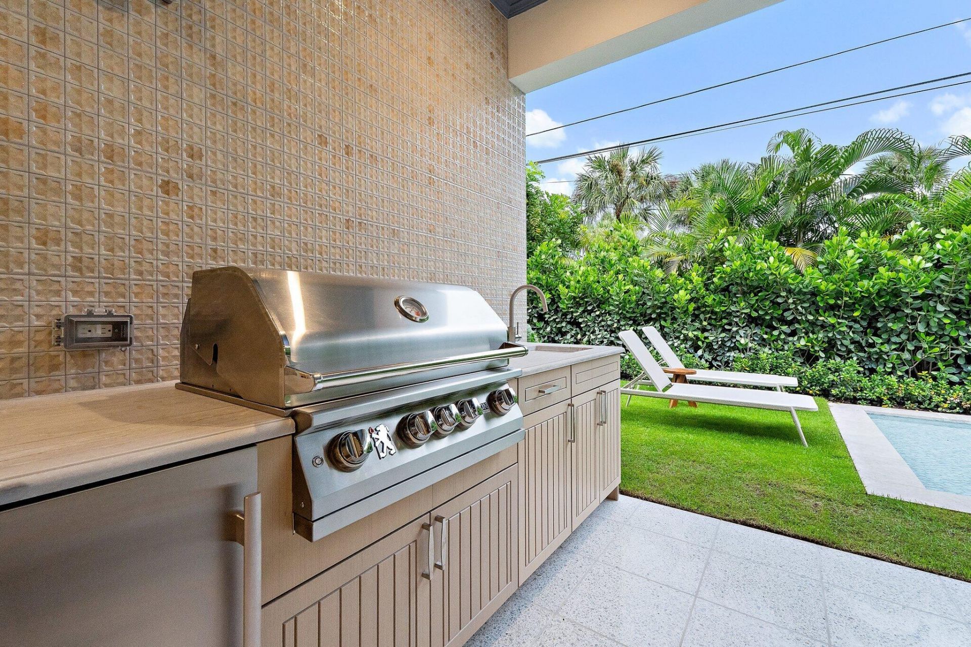 235 Forest Hill Boulevard, West Palm Beach, FL 33405 Photo