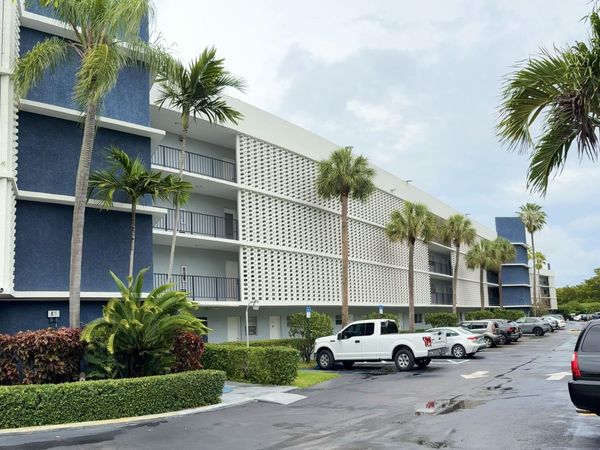 879 NE 195th Street, Unit Apt 227, Miami, FL 33179