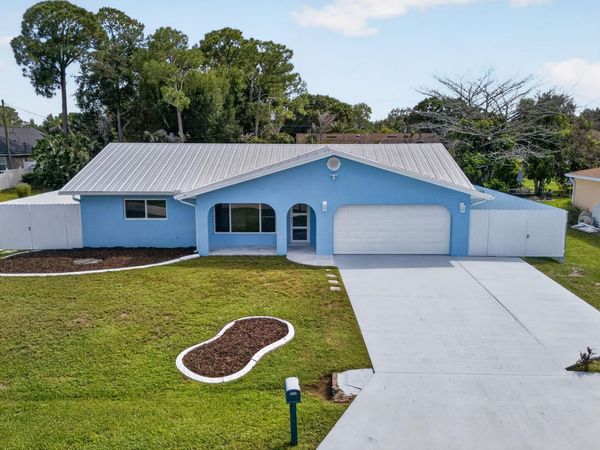 242 SE Duxbury Avenue, Port St. Lucie, FL 34983