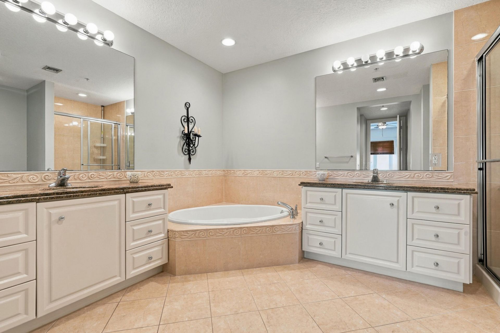 24 Harbour Isle Drive W, Unit 204, Fort Pierce, FL 34949 Photo