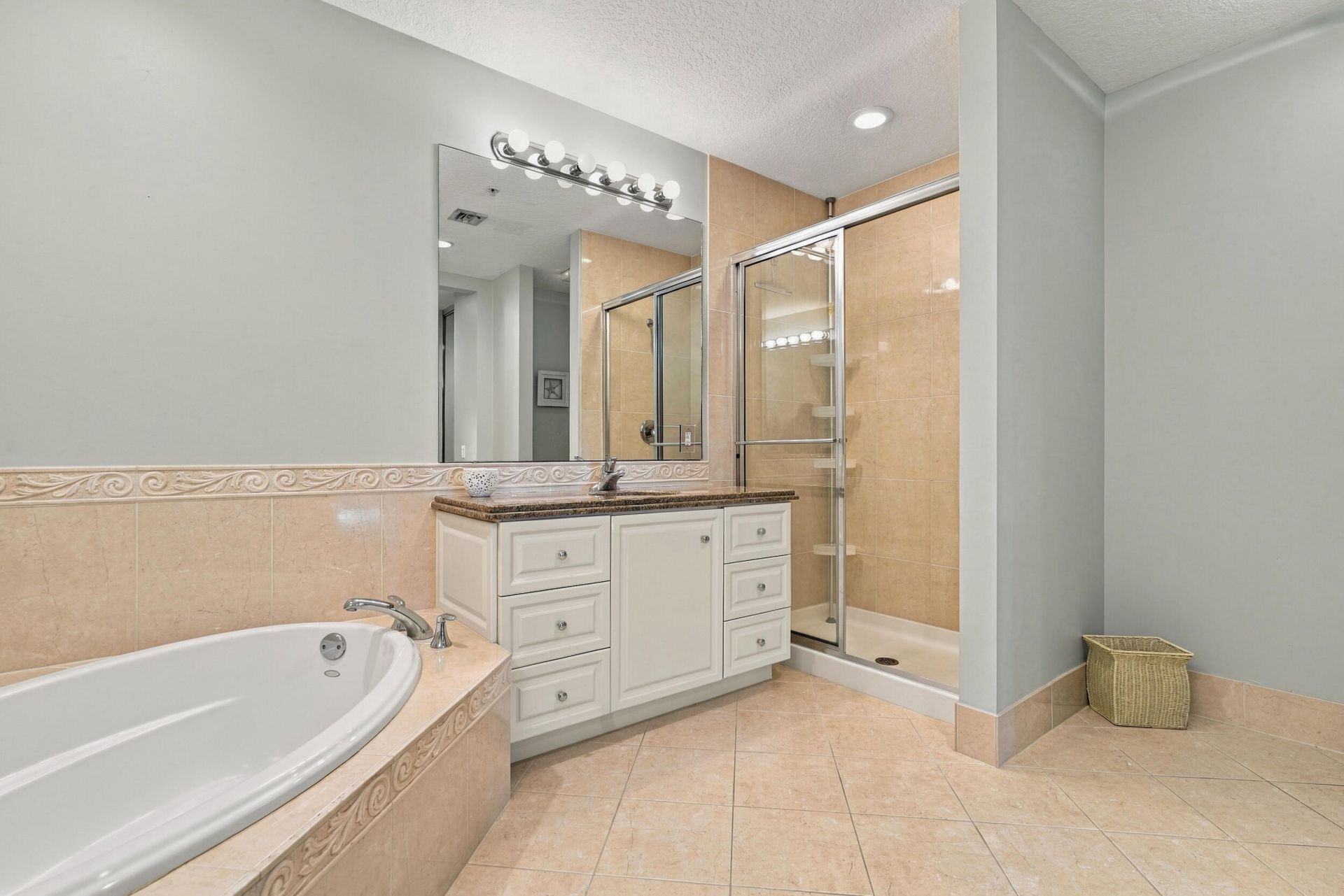 24 Harbour Isle Drive W, Unit 204, Fort Pierce, FL 34949 Photo