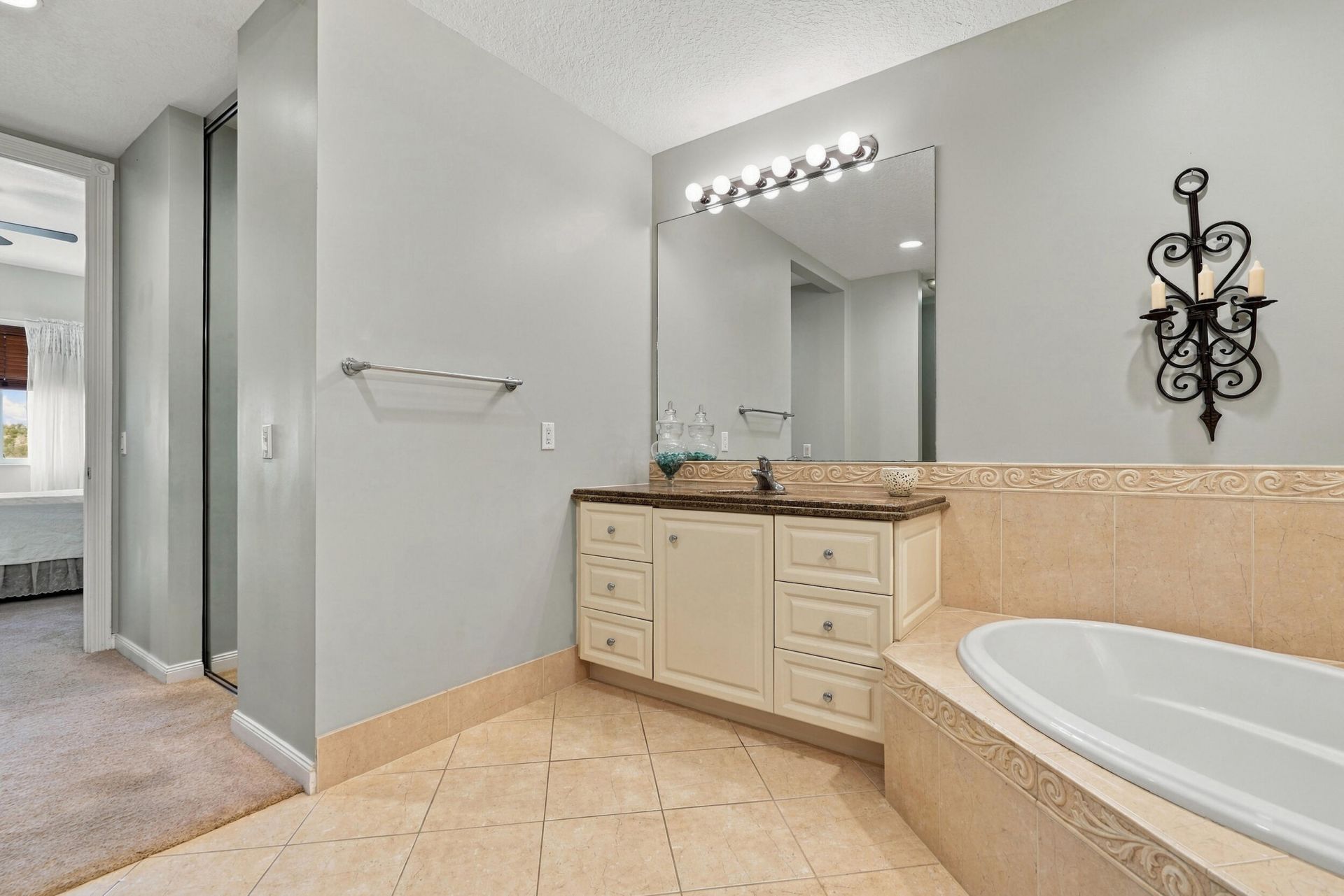 24 Harbour Isle Drive W, Unit 204, Fort Pierce, FL 34949 Photo