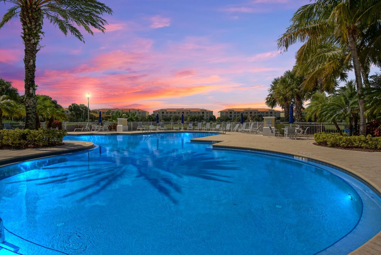24 Harbour Isle Drive W, Unit 204, Fort Pierce, FL 34949 Photo