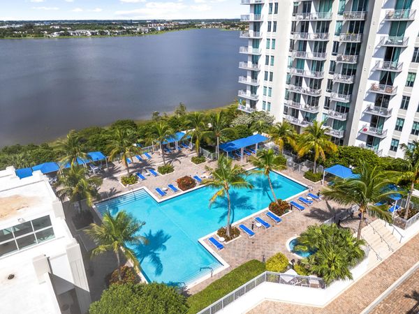 300 S Australian Avenue, Unit 425, West Palm Beach, FL 33401