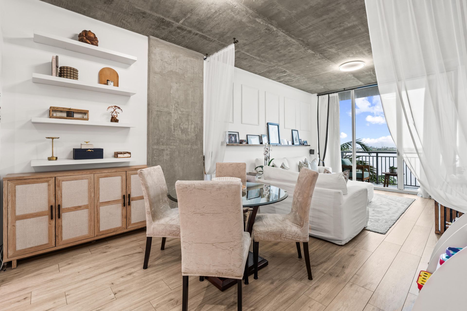 300 S Australian Avenue, Unit 425, West Palm Beach, FL 33401 Photo