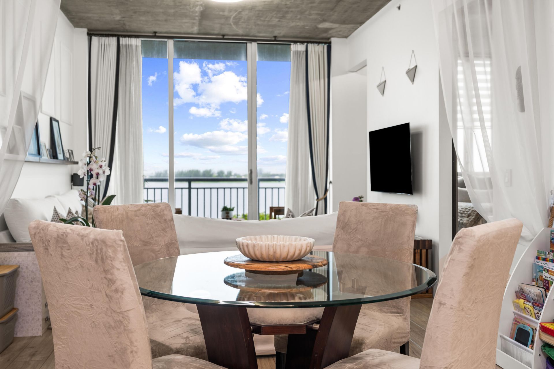 300 S Australian Avenue, Unit 425, West Palm Beach, FL 33401 Photo